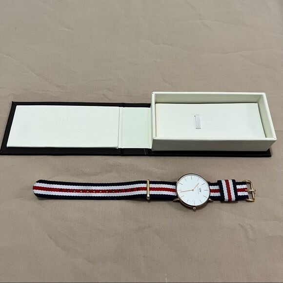 Daniels Williton woman’s watch with original case. - Picture 9 of 16